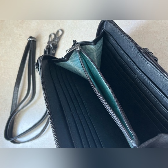 Women’s theSak Phone Wallet Black Pyrite Leather Women's Wallet Crossbody Purse - Picture 9 of 15